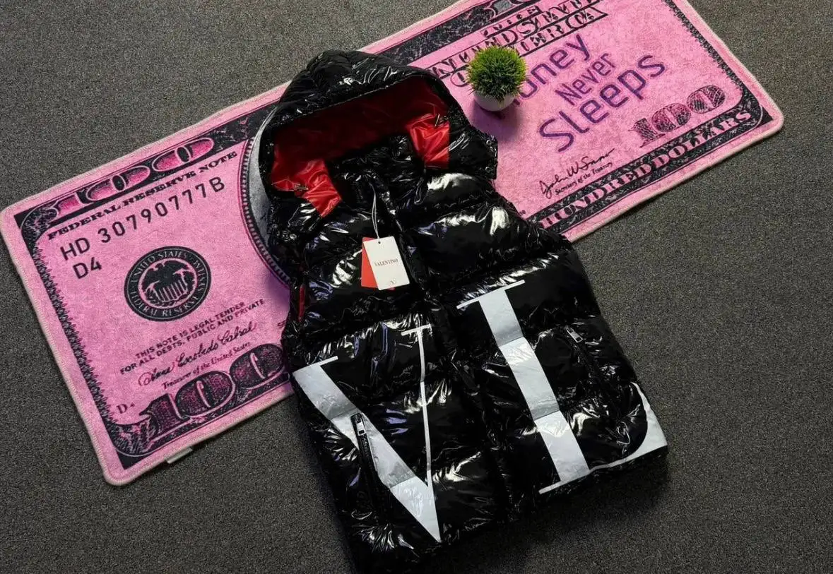 Жилетка VALENTINOxMoncler реплика 1:1 - Одежда в Неизвестно