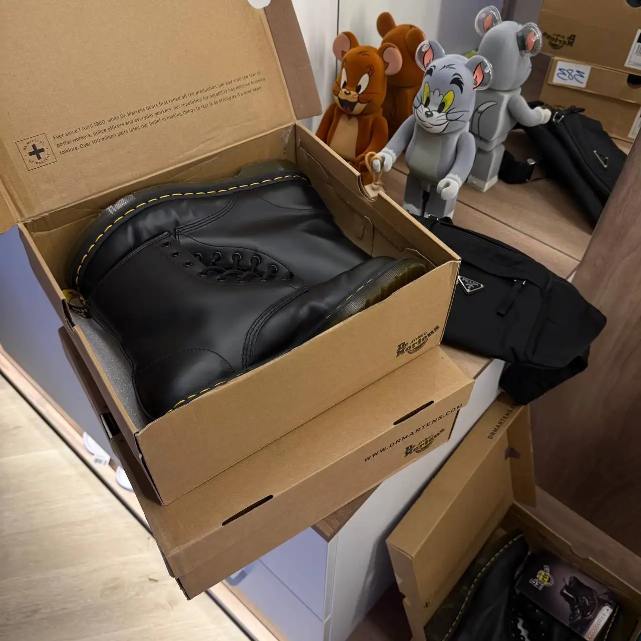 Барахолка: одежда и обувь в наличии и под заказ - Одежда и обувь (Барахолка) в Курск