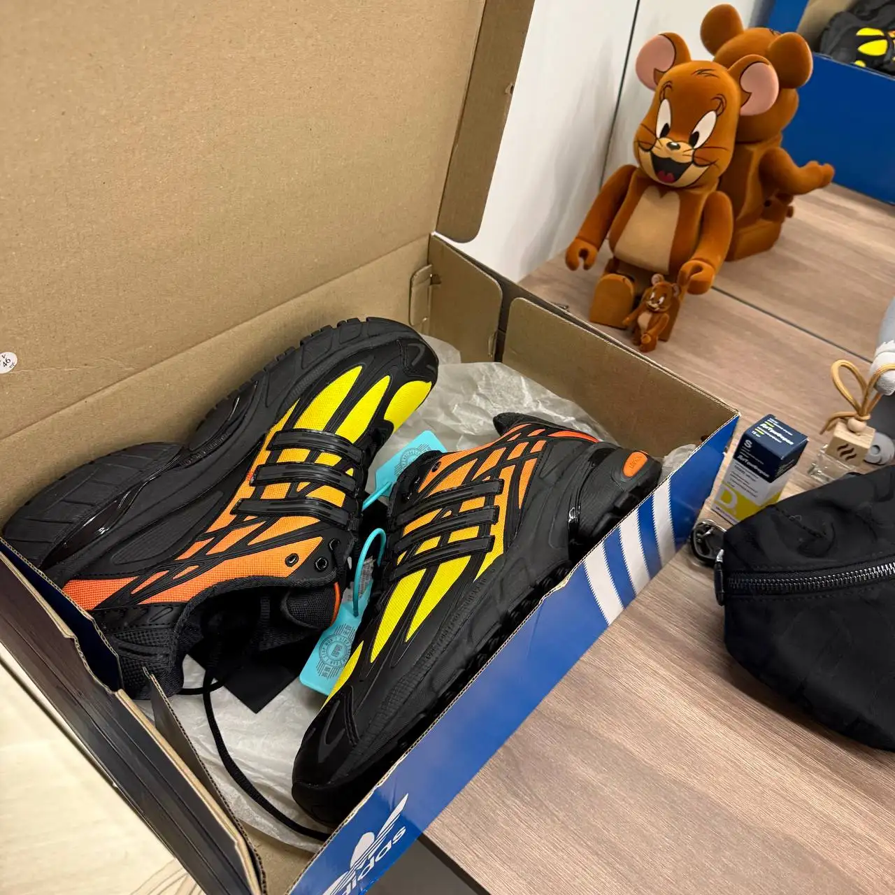 Барахолка: одежда и обувь в наличии и под заказ - Одежда и обувь (Барахолка) в Курск