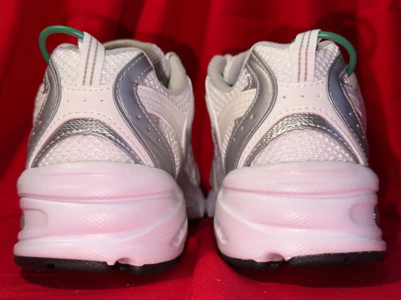 Белые Серебрянные Кроссовки New Balance 530 - Обувь (Одежда) в Курск