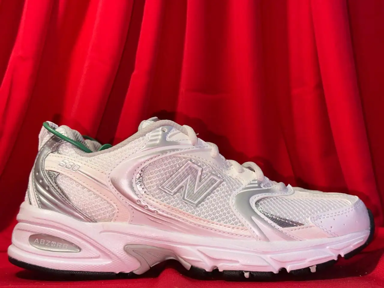 Белые Серебрянные Кроссовки New Balance 530 - Обувь (Одежда) в Курск