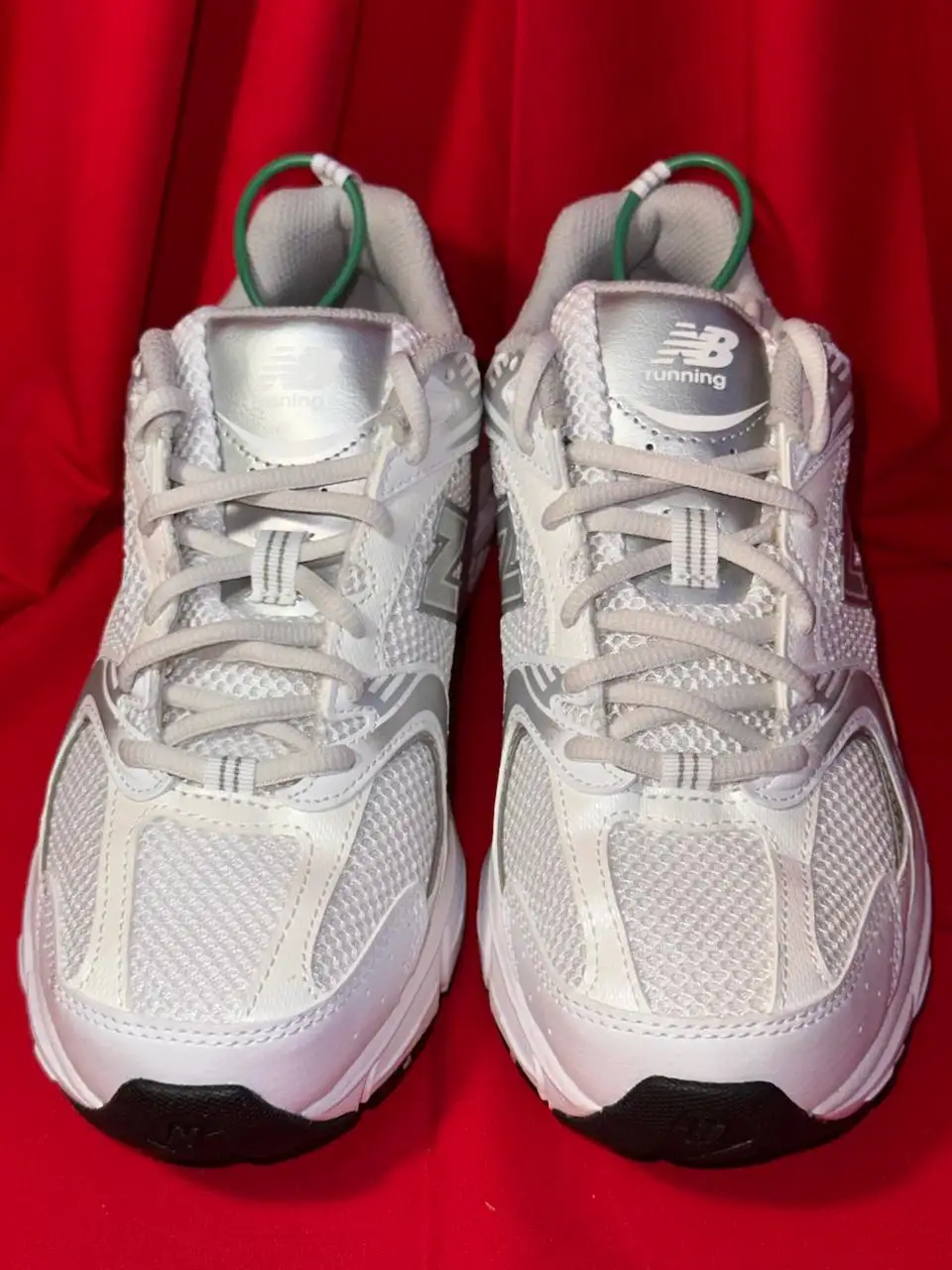 Белые Серебрянные Кроссовки New Balance 530 - Обувь (Одежда) в Курск