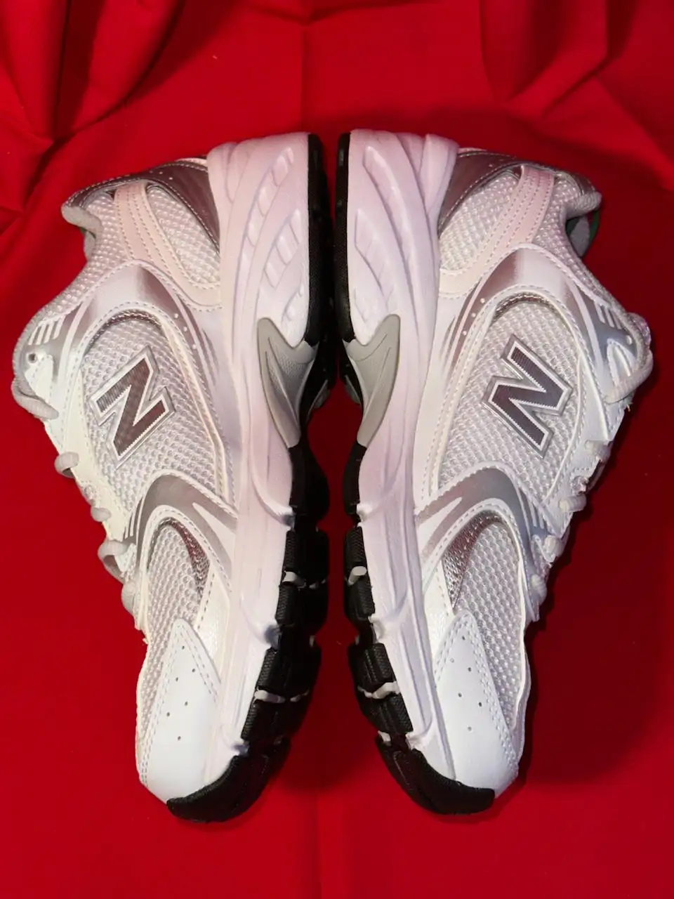 Белые Серебрянные Кроссовки New Balance 530 - Обувь (Одежда) в Курск