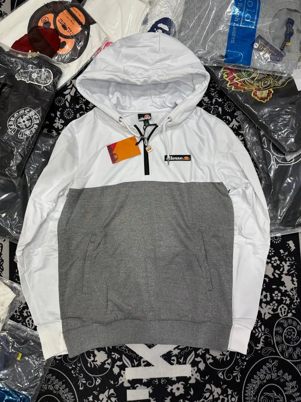 Продажа одежды: ветровки и свитшоты - Верхняя одежда, Свитшоты (Одежда) в Курск