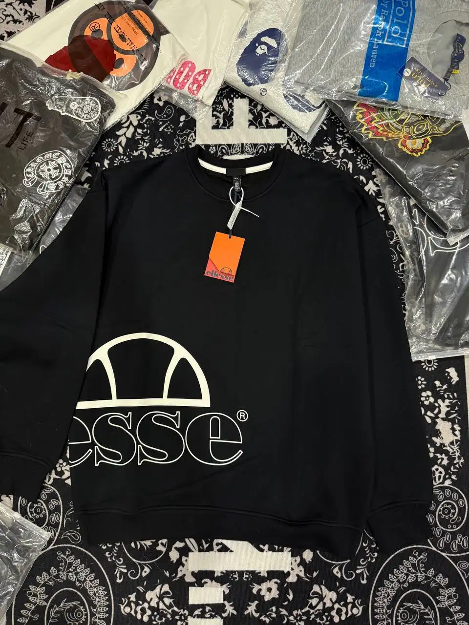 Продажа одежды: ветровки и свитшоты - Верхняя одежда, Свитшоты (Одежда) в Курск