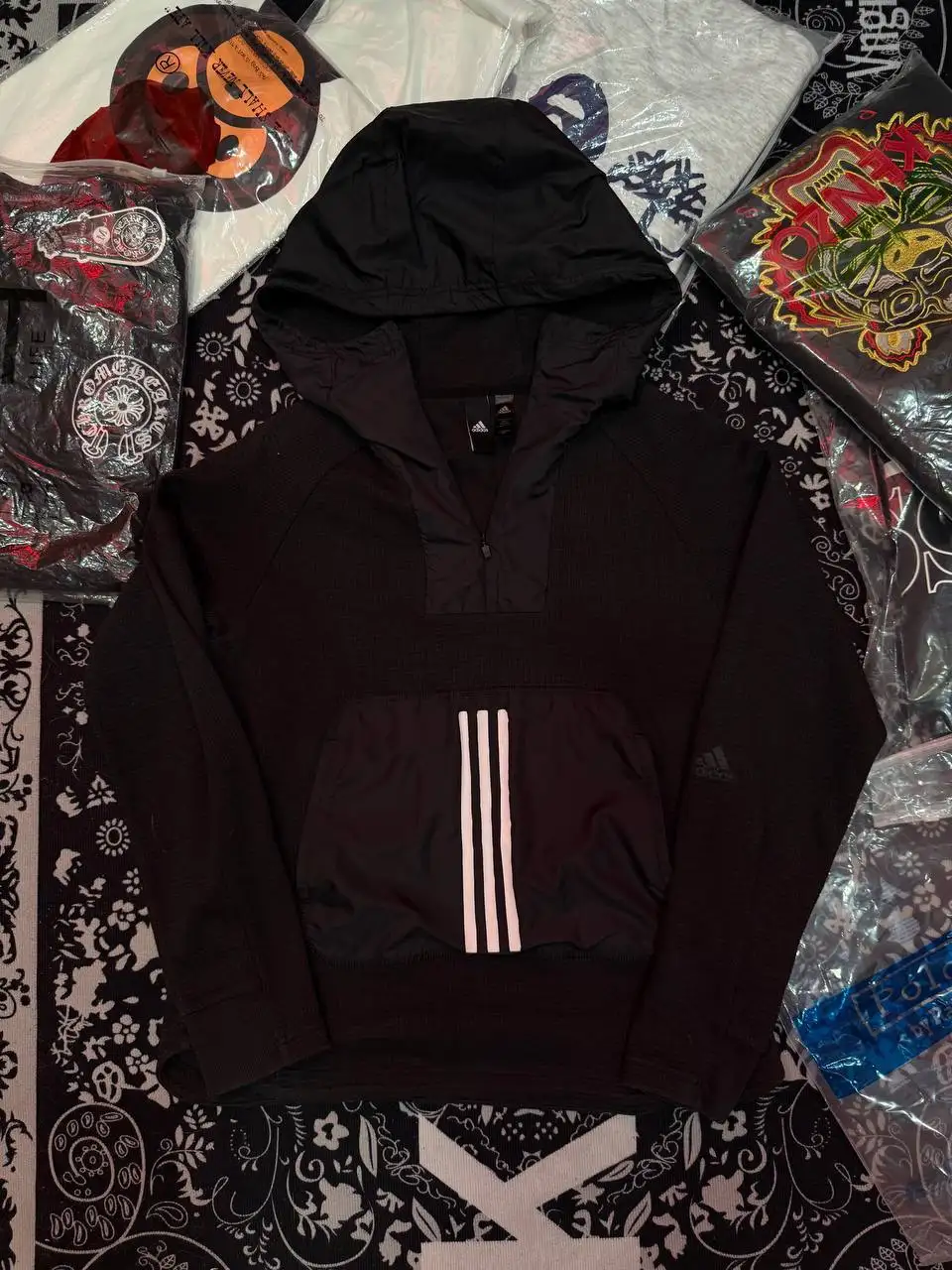 Продажа одежды: ветровки и свитшоты - Верхняя одежда, Свитшоты (Одежда) в Курск