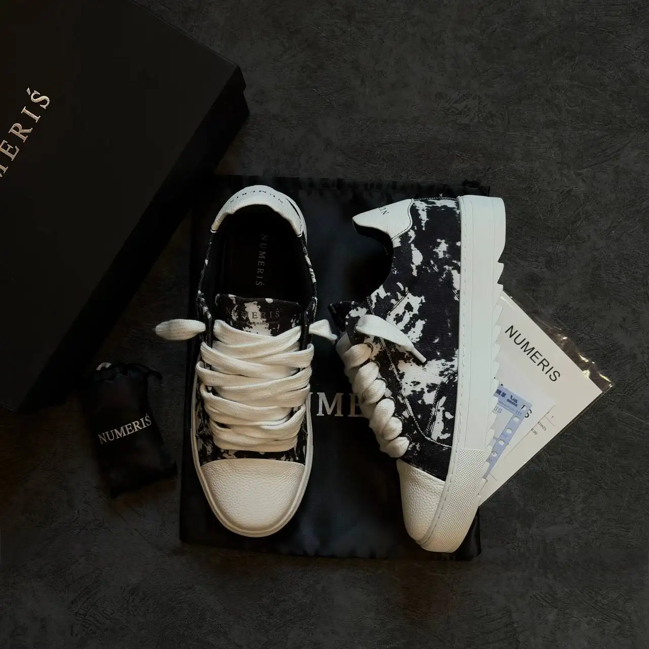 Люксовая реплика 1:1 кроссовок - Обувь (Одежда) в Курск