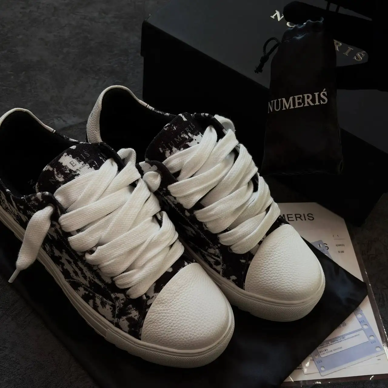 Люксовая реплика 1:1 кроссовок - Обувь (Одежда) в Курск