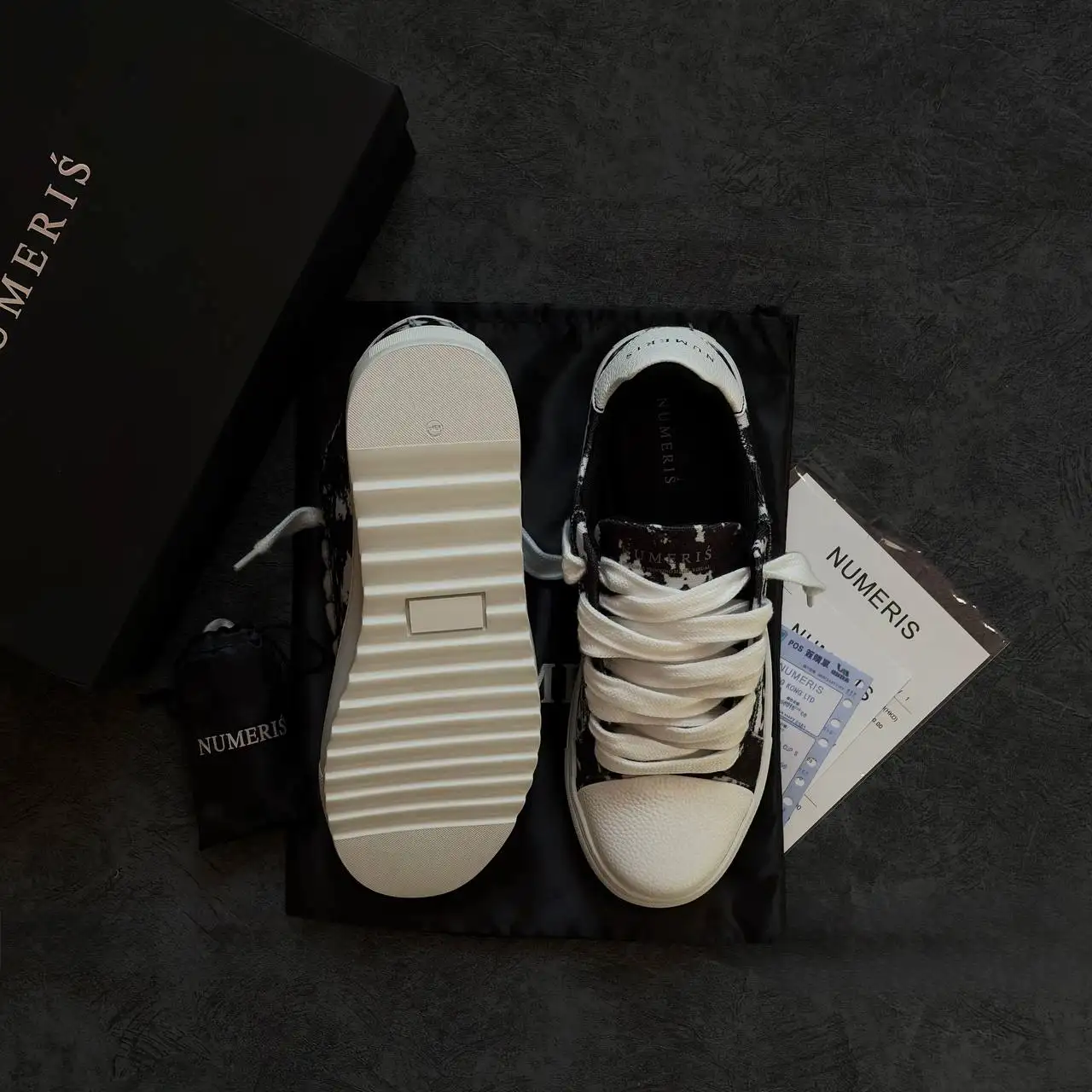 Люксовая реплика 1:1 кроссовок - Обувь (Одежда) в Курск