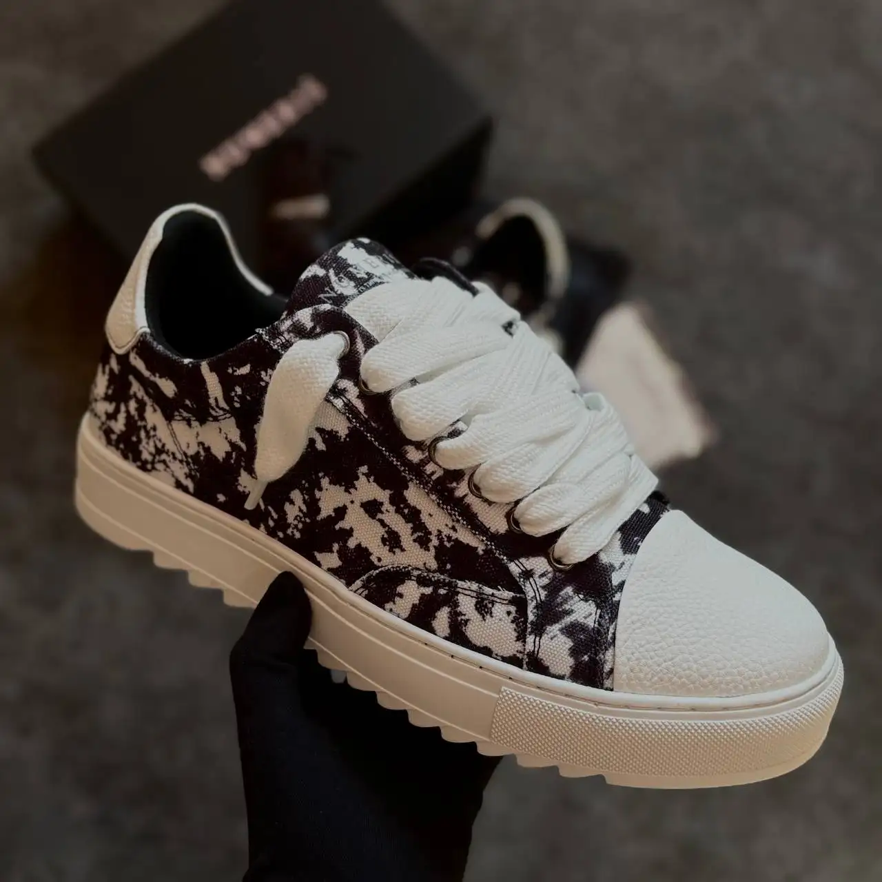 Люксовая реплика 1:1 кроссовок - Обувь (Одежда) в Курск