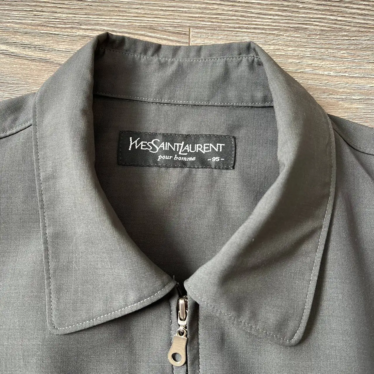 Лёгкий бомбер Yves Saint Laurent - Куртки (Одежда) в Курск