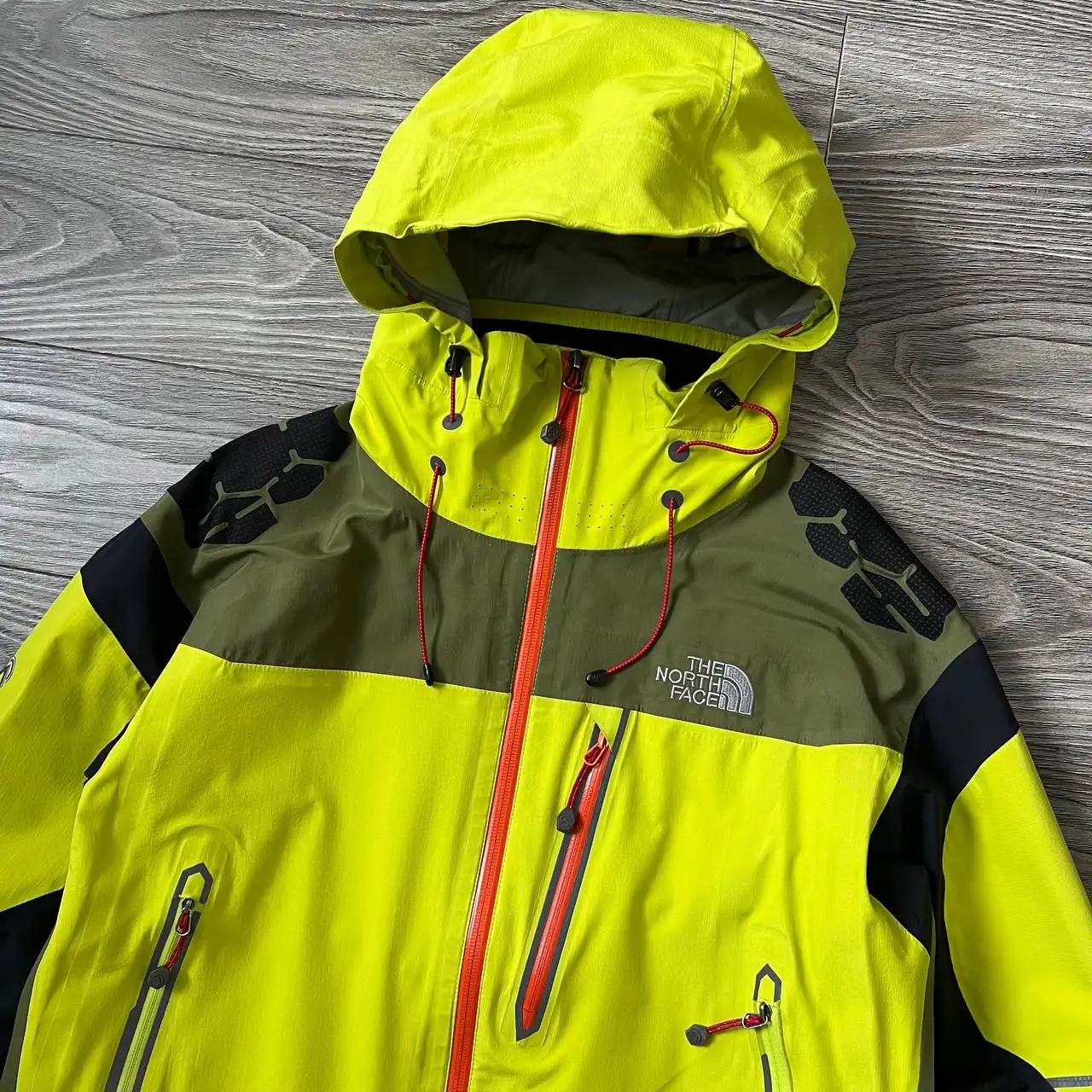 Ветровка The North Face Hyvent Summit Series, размер L - Ветровки (Одежда) в Неизвестно