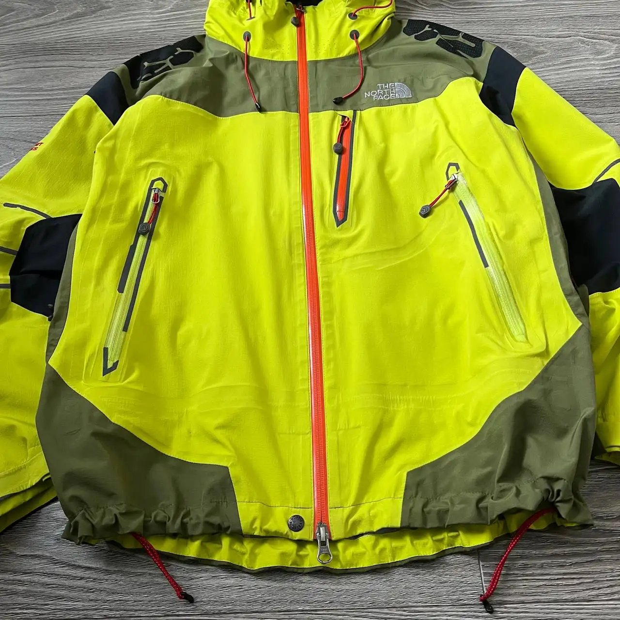 Ветровка The North Face Hyvent Summit Series, размер L - Ветровки (Одежда) в Неизвестно