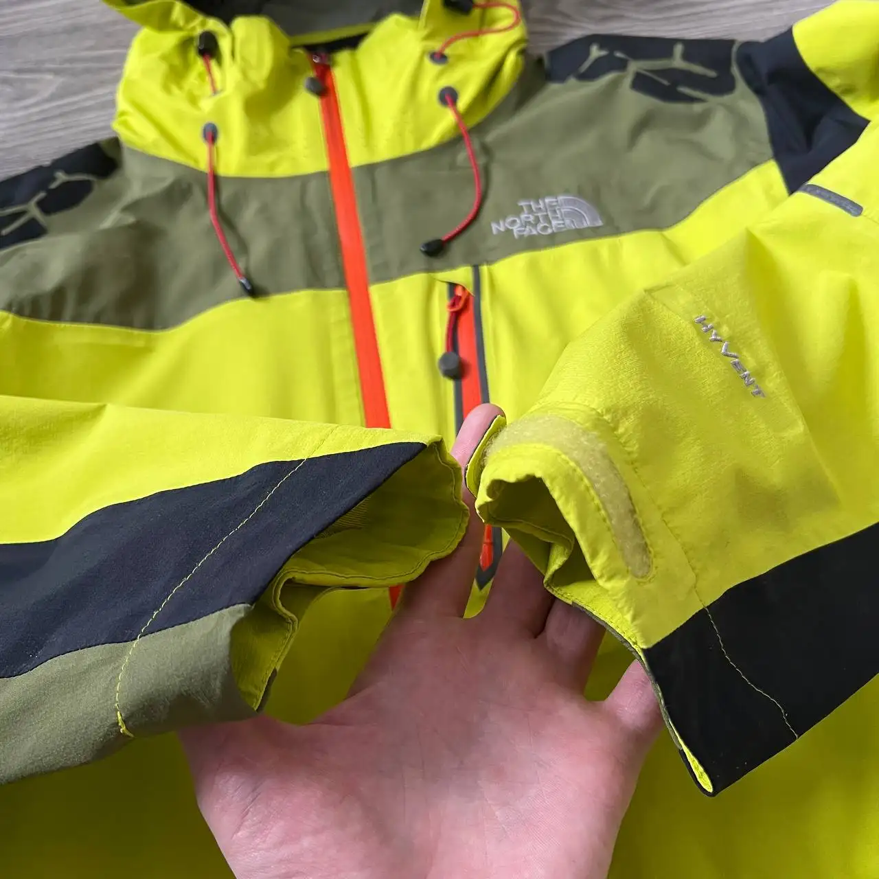 Ветровка The North Face Hyvent Summit Series, размер L - Ветровки (Одежда) в Неизвестно