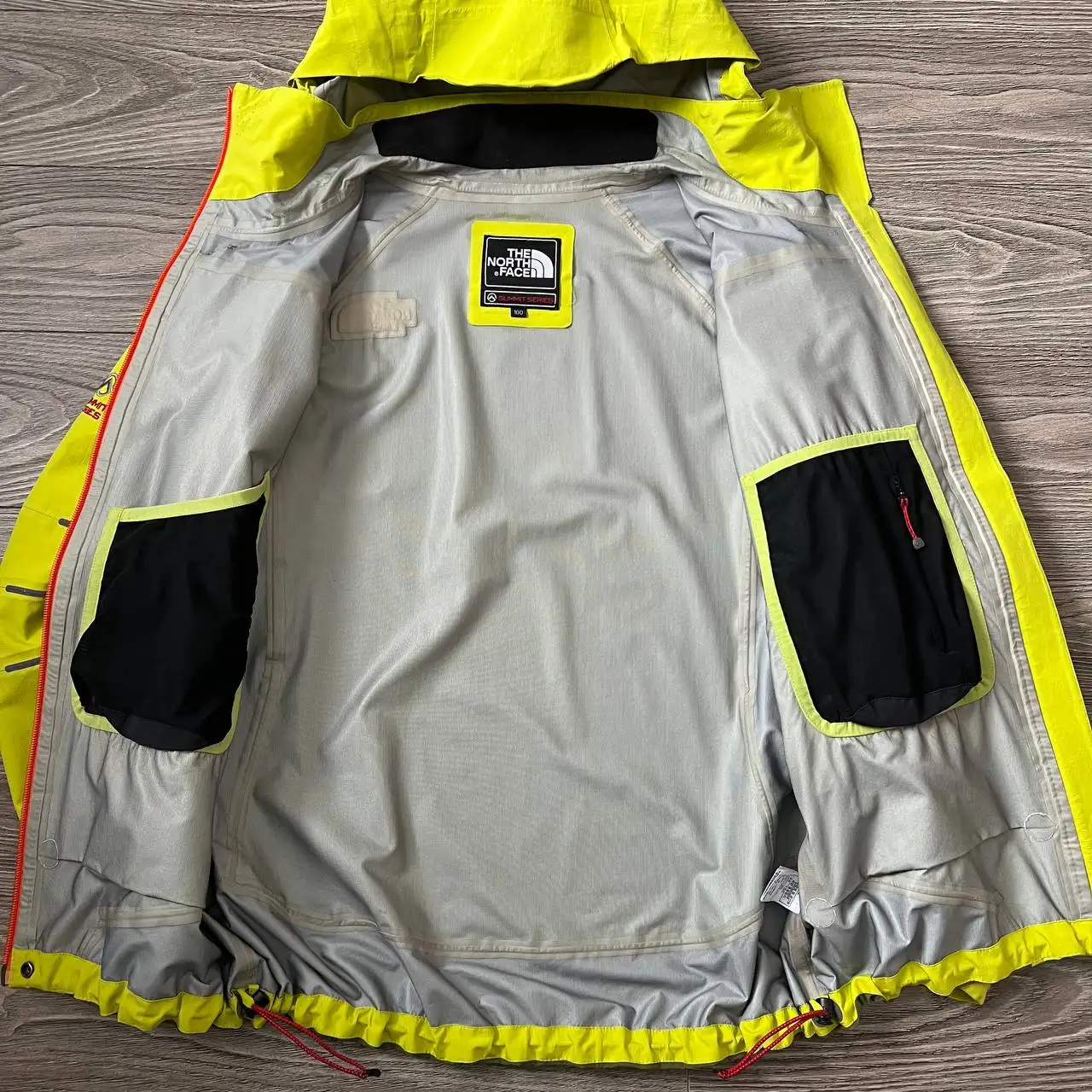 Ветровка The North Face Hyvent Summit Series, размер L - Ветровки (Одежда) в Неизвестно