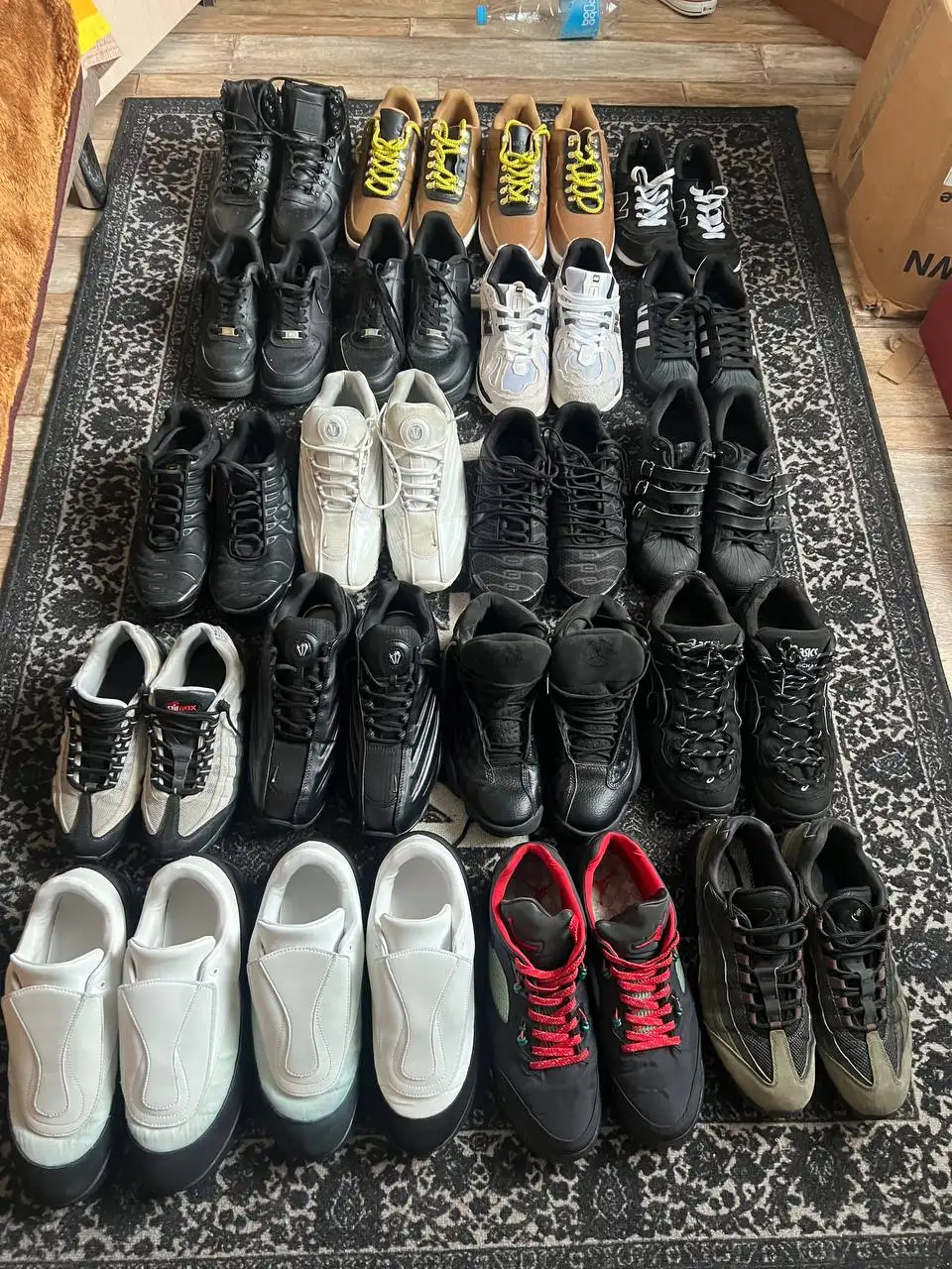 Продам кроссовки дешево - Обувь (Одежда) в Неизвестно