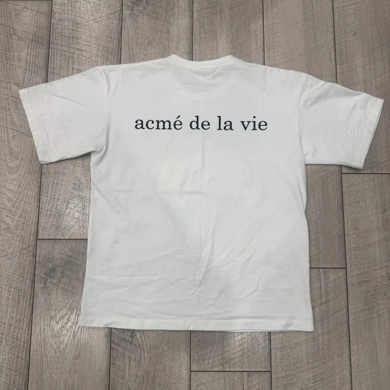 Футболка Acmé de la Vie (ADLV) - Футболки (Одежда) в Неизвестно