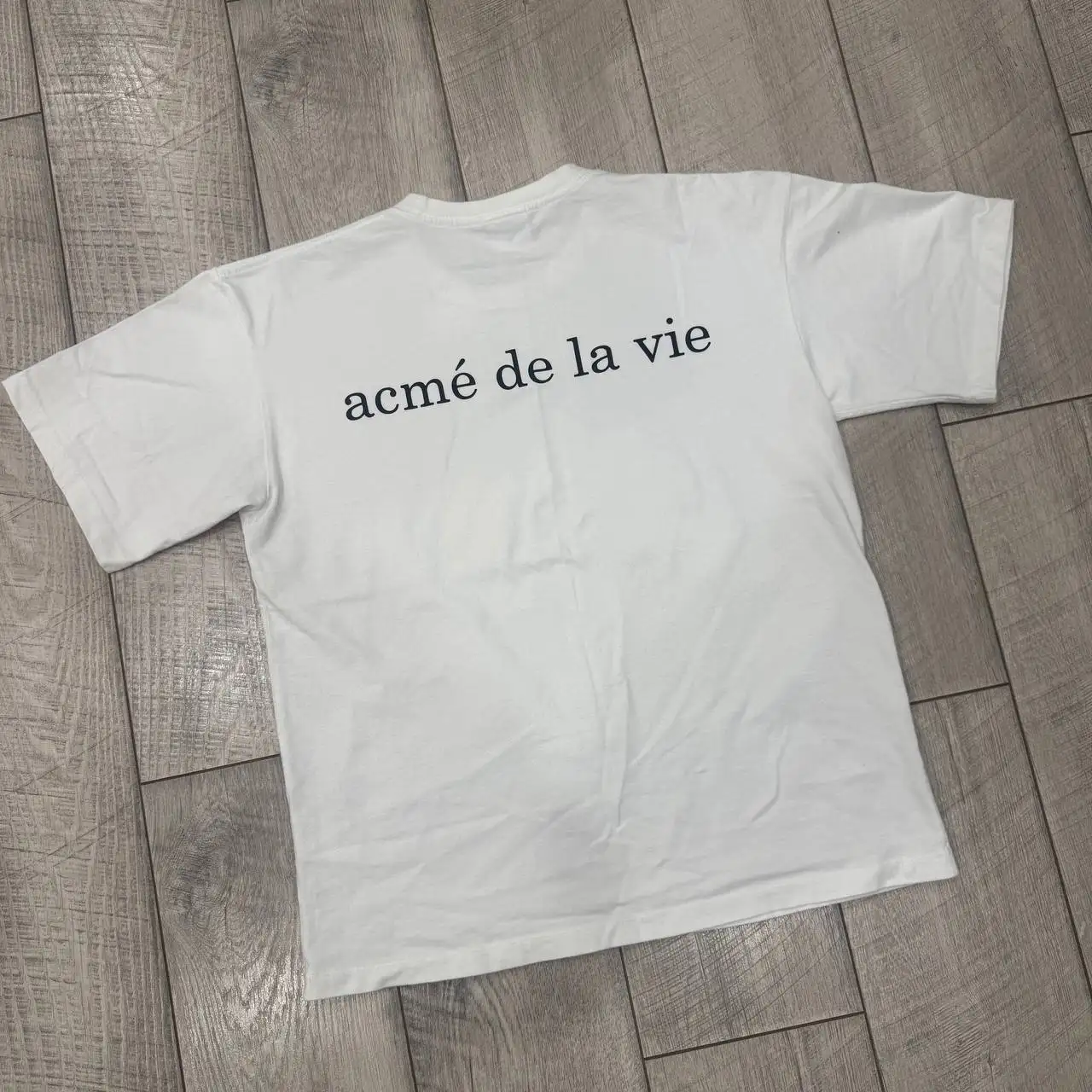 Футболка Acmé de la Vie (ADLV) - Футболки (Одежда) в Неизвестно