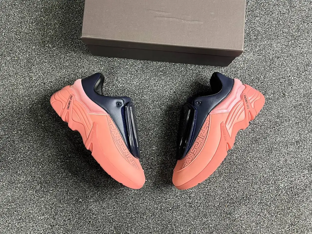 Antei Raf Simons 1:1 Rep - Обувь (Одежда) в Неизвестно