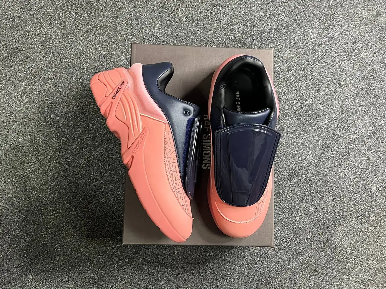 Antei Raf Simons 1:1 Rep - Обувь (Одежда) в Неизвестно