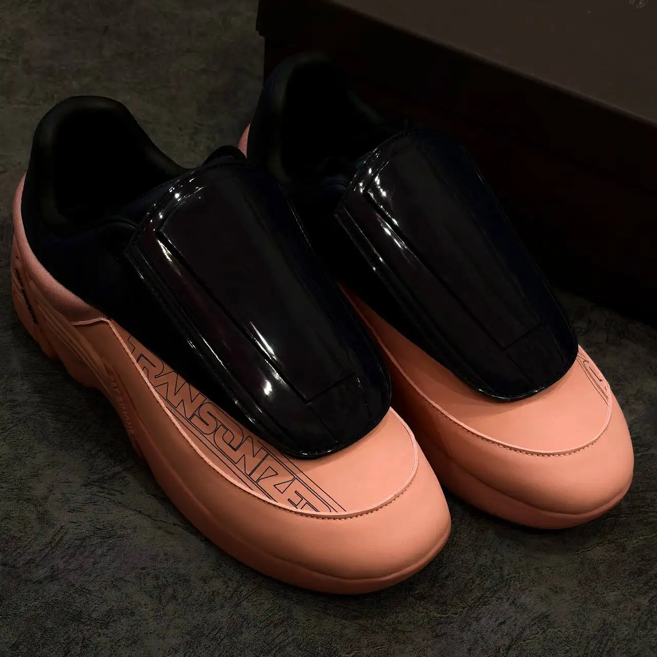 Продажа реплик кроссовок Antei Raf Simons, Maison Margiela, Nike Air Force - Обувь (Одежда) в Неизвестно