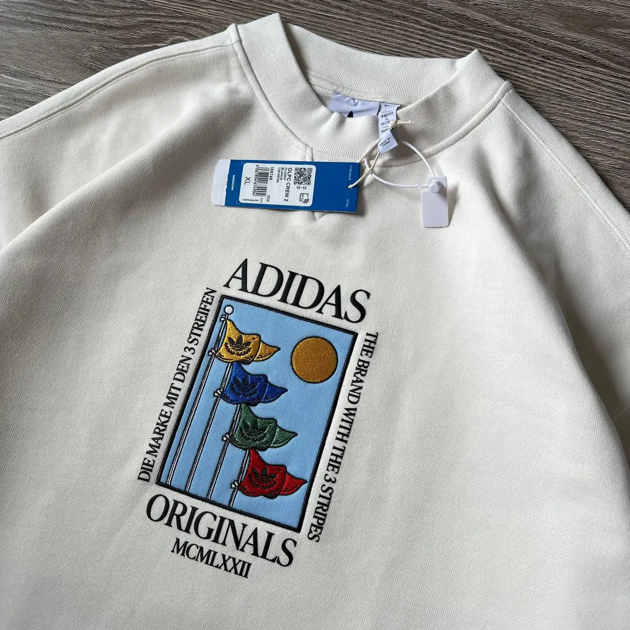 Белоснежный свитшот Adidas размер XL - Верхняя одежда (Одежда) в Курск