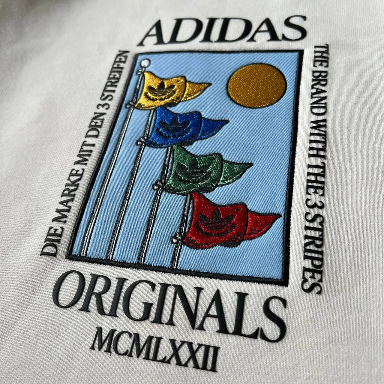 Белоснежный свитшот Adidas размер XL - Верхняя одежда (Одежда) в Курск