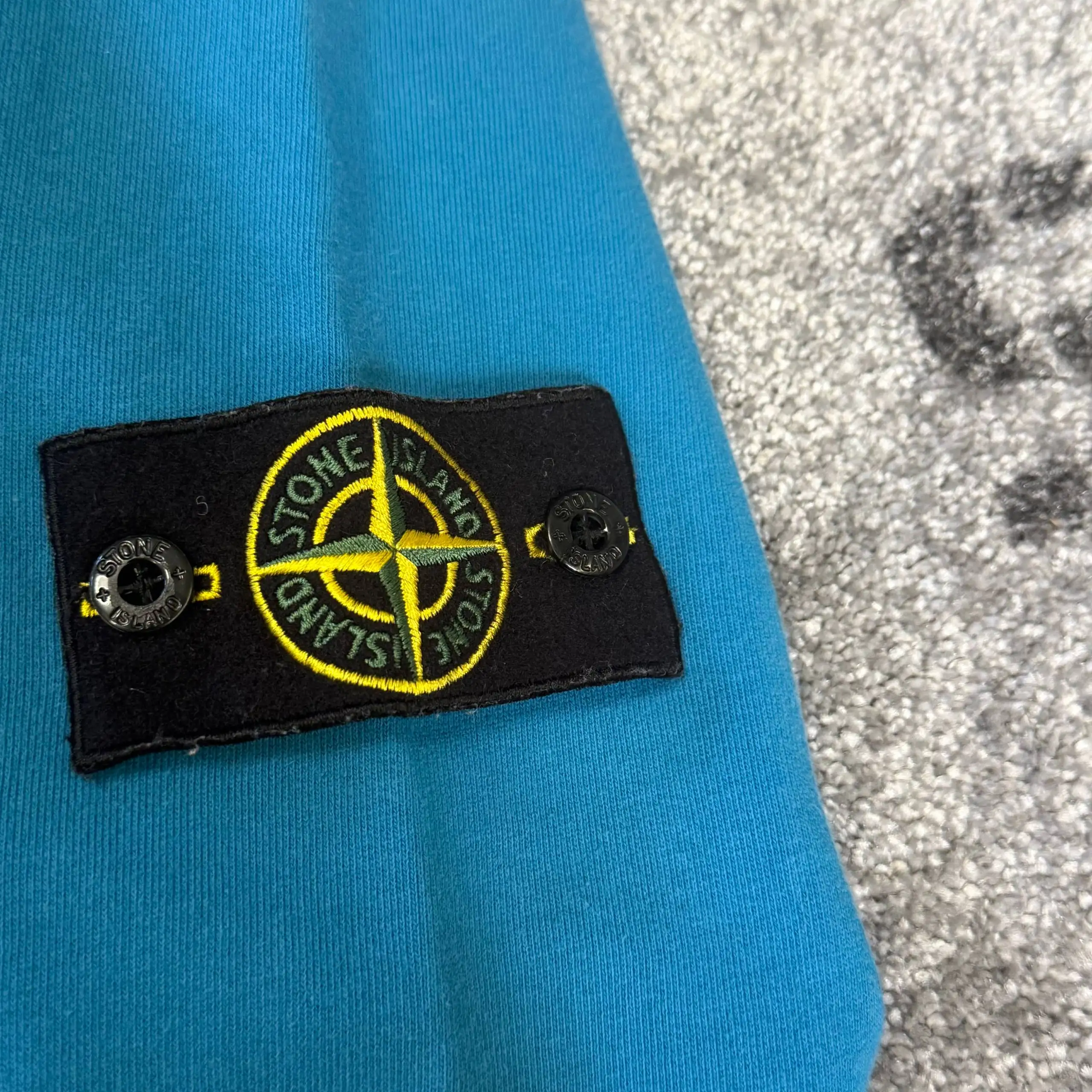 Свитшот Stone Island - Мужская одежда (Одежда) в Неизвестно