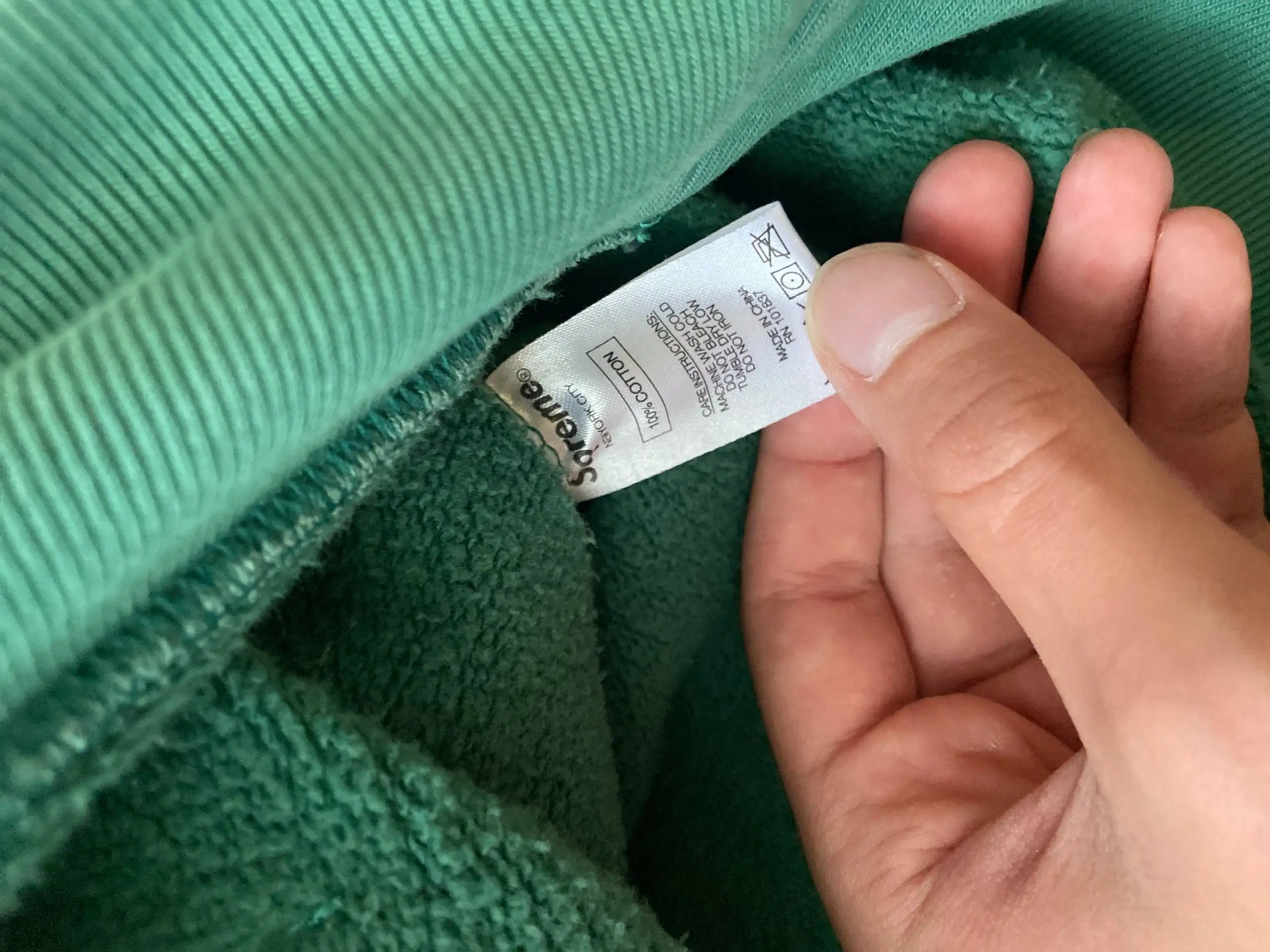 Продам худи Supreme - Верхняя одежда (Одежда) в Москва