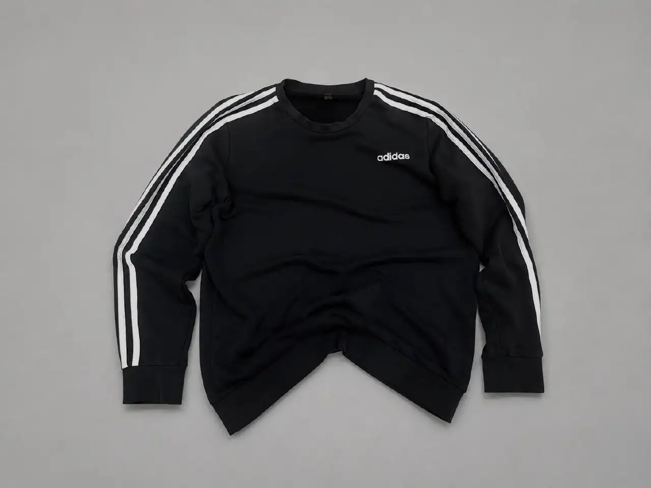 Продам свитшот Adidas - Верхняя одежда (Одежда) в Неизвестно