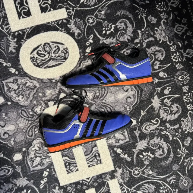 Кроссовки Adidas новые - Женская одежда в Курск