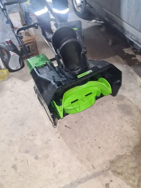 Продам аккумуляторный снегоуборщик GRENWORKS PRO 80V - Искусственные цветы в Саратов