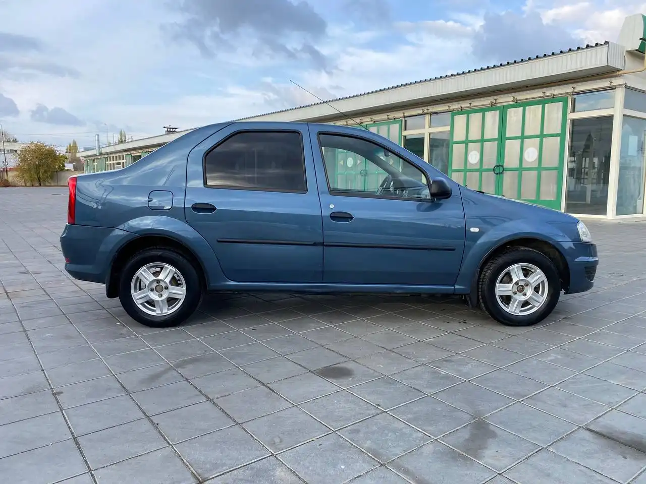 Renault Logan 2010 года в отличном состоянии - Легковые автомобили (Авто) в Саратов