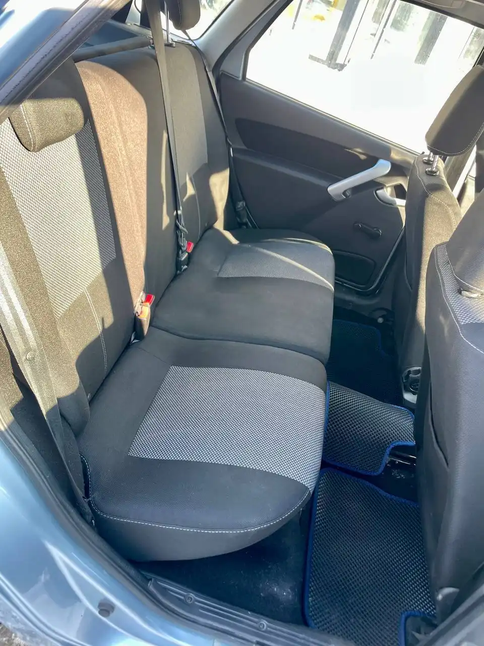 Продам Ладу Гранту Лифтбек в отличном состоянии - Легковые автомобили (Авто) в Саратов