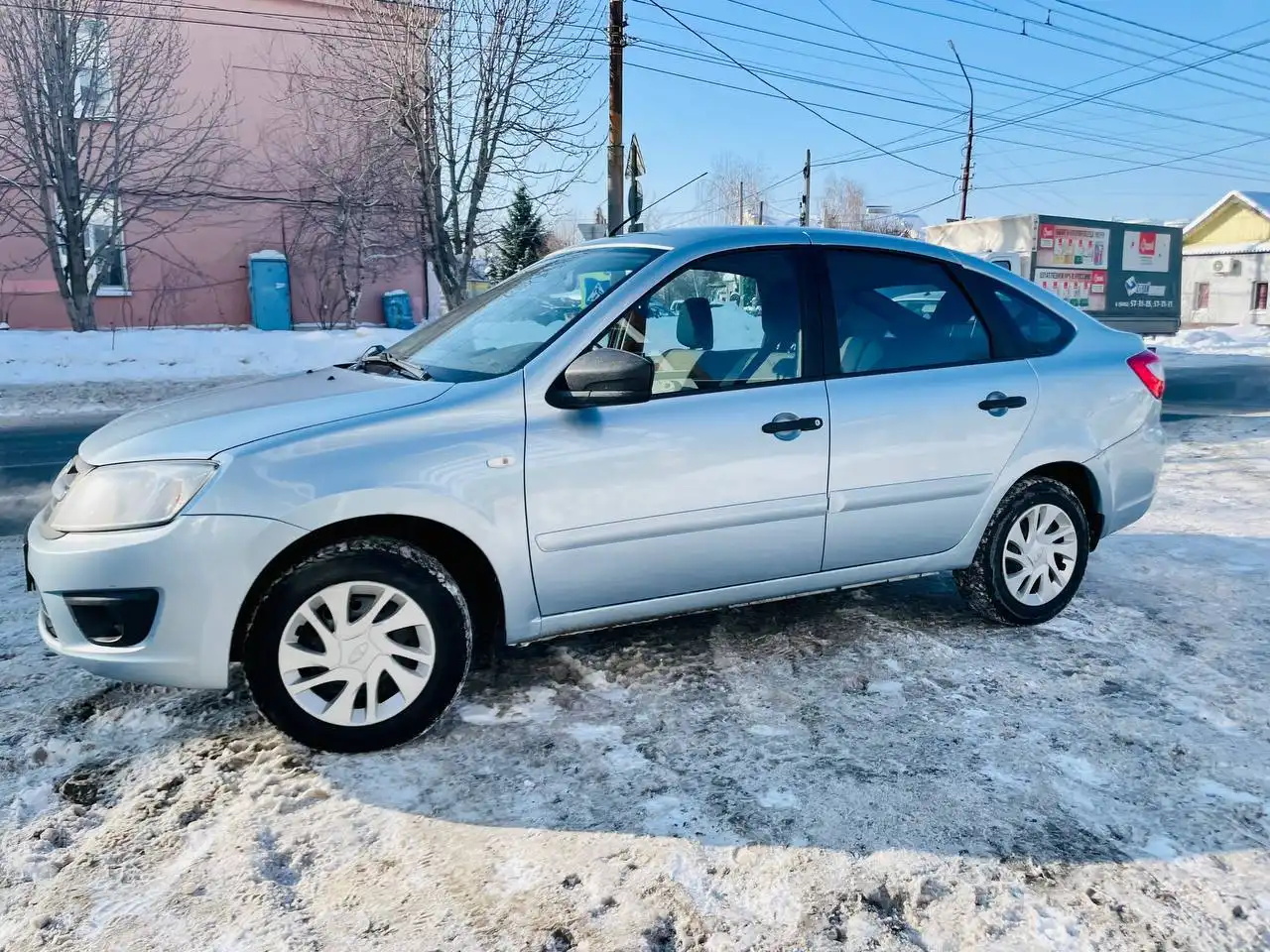 Продам Ладу Гранту Лифтбек в отличном состоянии - Легковые автомобили (Авто) в Саратов