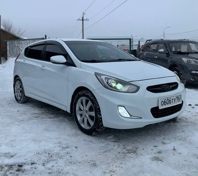 Hyundai Solaris 2011 автомат максимальная комплектация - Легковые автомобили в Саратов