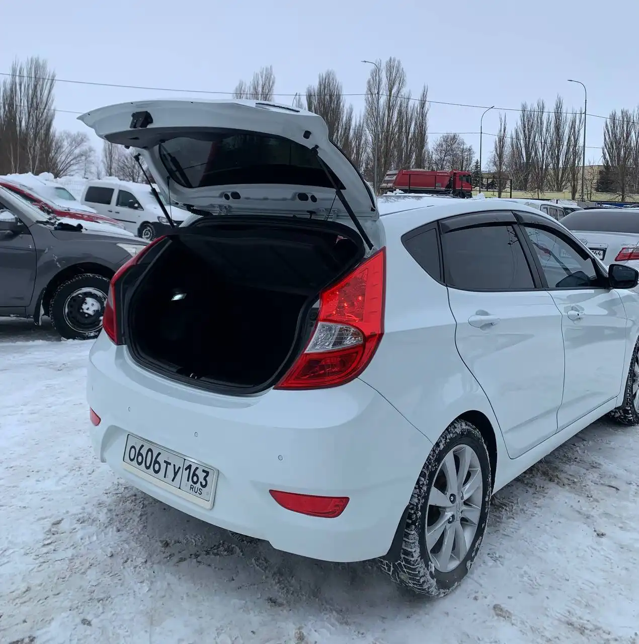 Hyundai Solaris 2011 автомат максимальная комплектация - Легковые автомобили (Авто) в Саратов