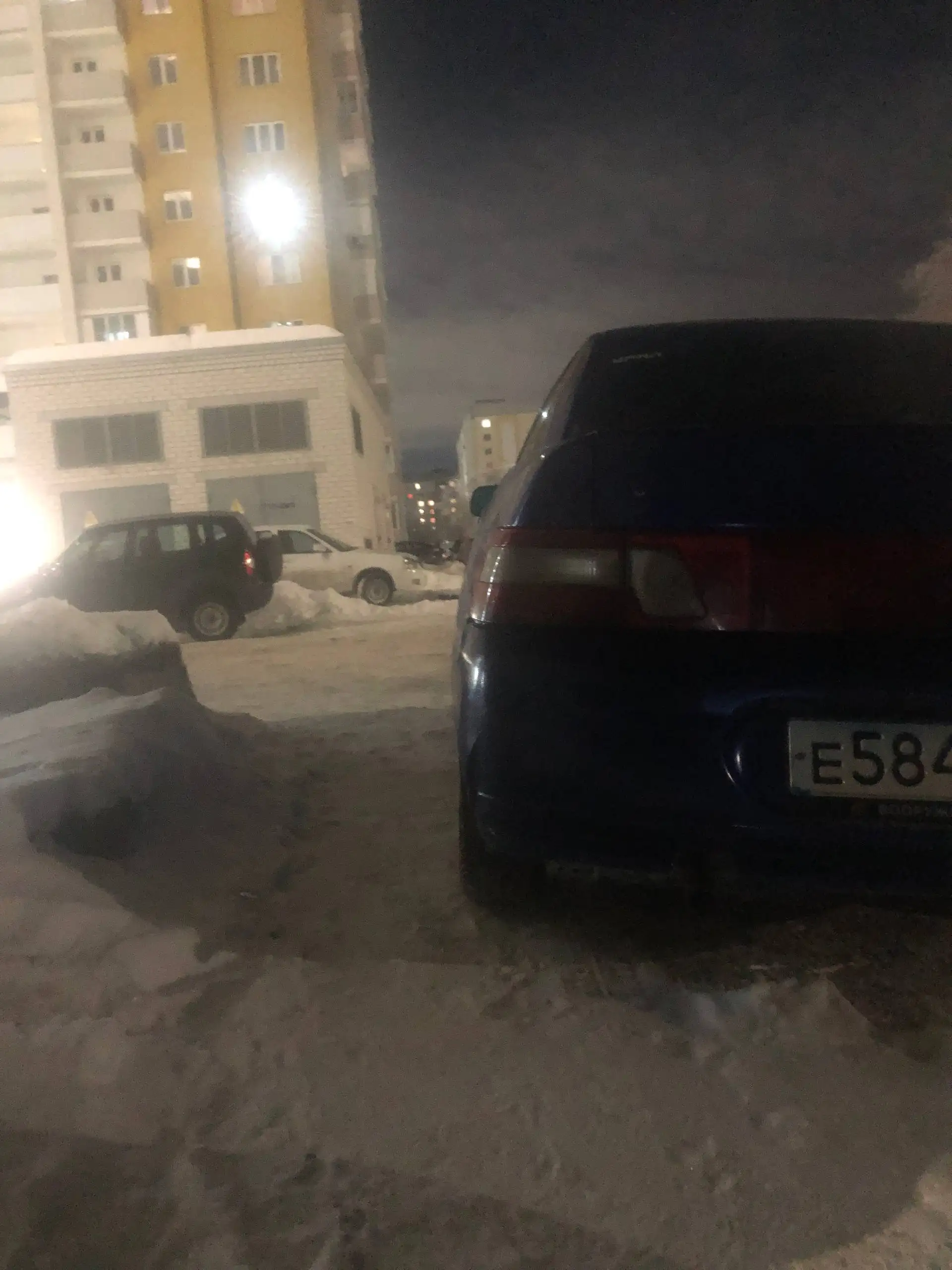 ВАЗ 2001 года, 8-клапанный двигатель, салон в хорошем состоянии, авто не на ходу - ВАЗ (Lada) (Авто) в Саратов