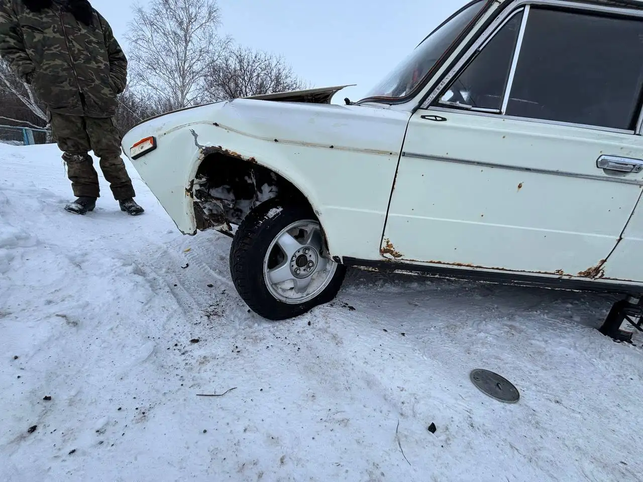ВАЗ 2106 1998 года после ДТП на запчасти - Запчасти (Авто) в Саратов