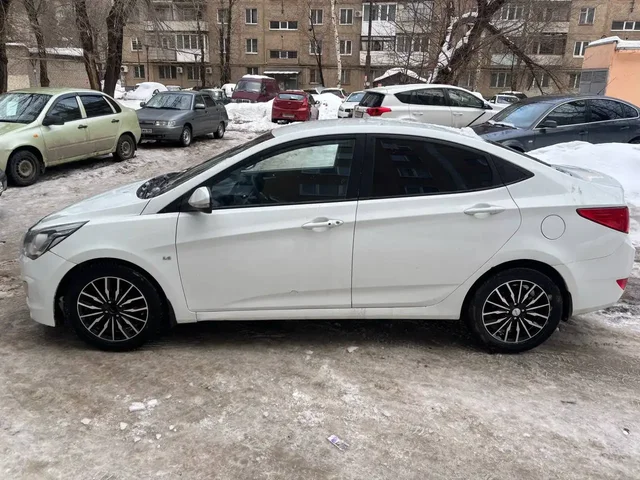 Продажа автомобиля Hyundai Solaris 2016 года - Легковые автомобили в Саратов