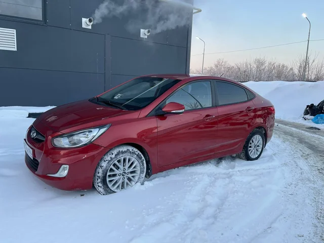 Продажа Hyundai Solaris 2011 года в отличном состоянии - Мотоциклы в Саратов