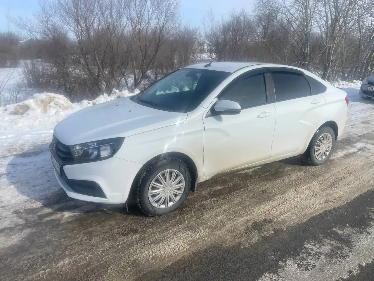 Продается Лада Веста 2019 года выпуска - Авто в Энгельс