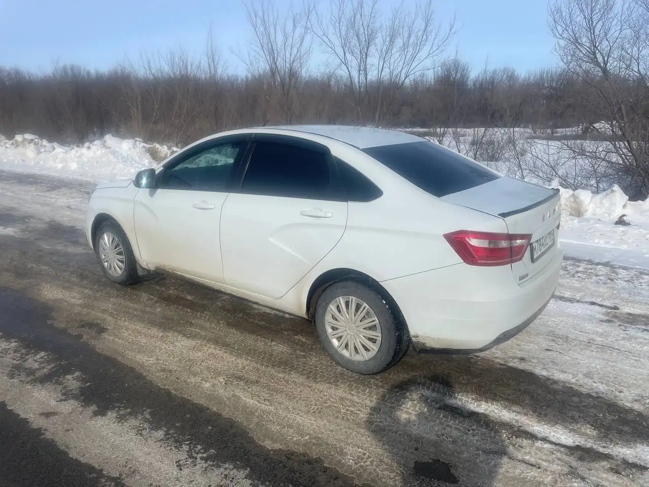 Продается Лада Веста 2019 года выпуска - Авто в Энгельс