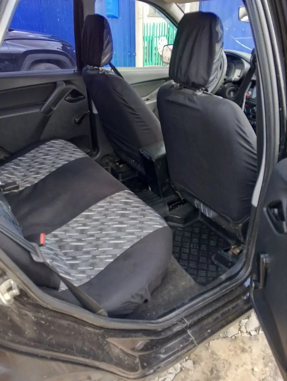 Продам ВАЗ Лада Гранта 2015 года черного цвета - Легковые автомобили (Авто) в Саратов