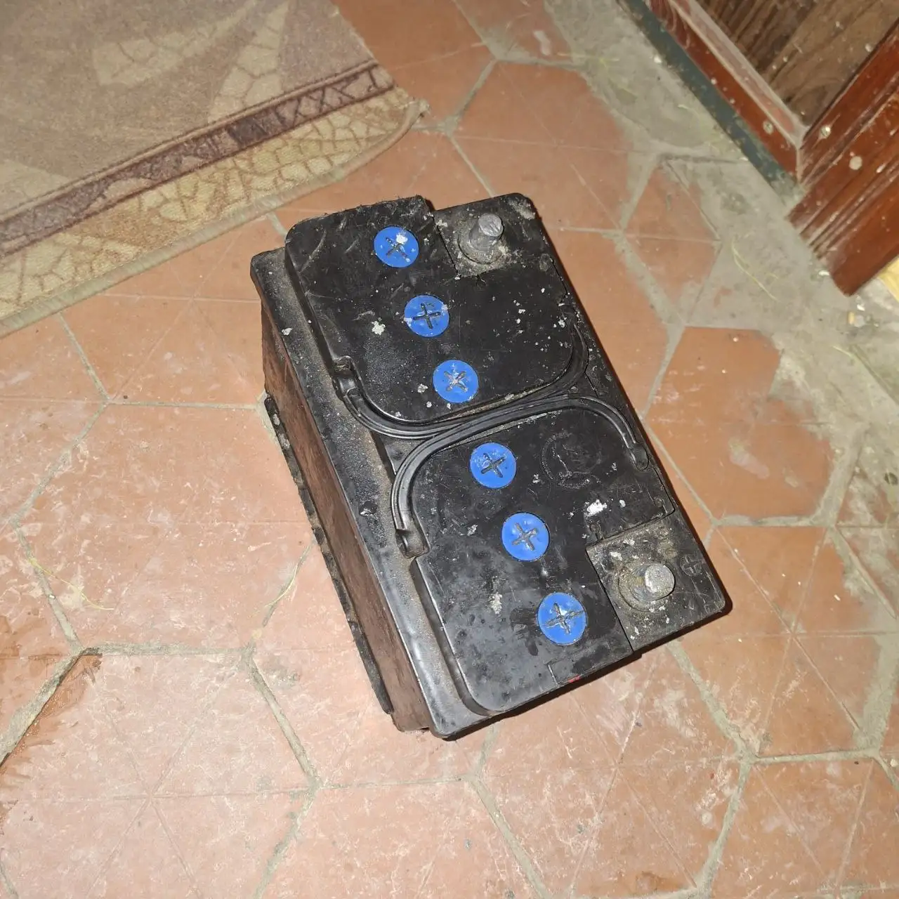 Продам аккумулятор севший и нормальный солнечный - Аккумуляторы (Авто) в Саратов