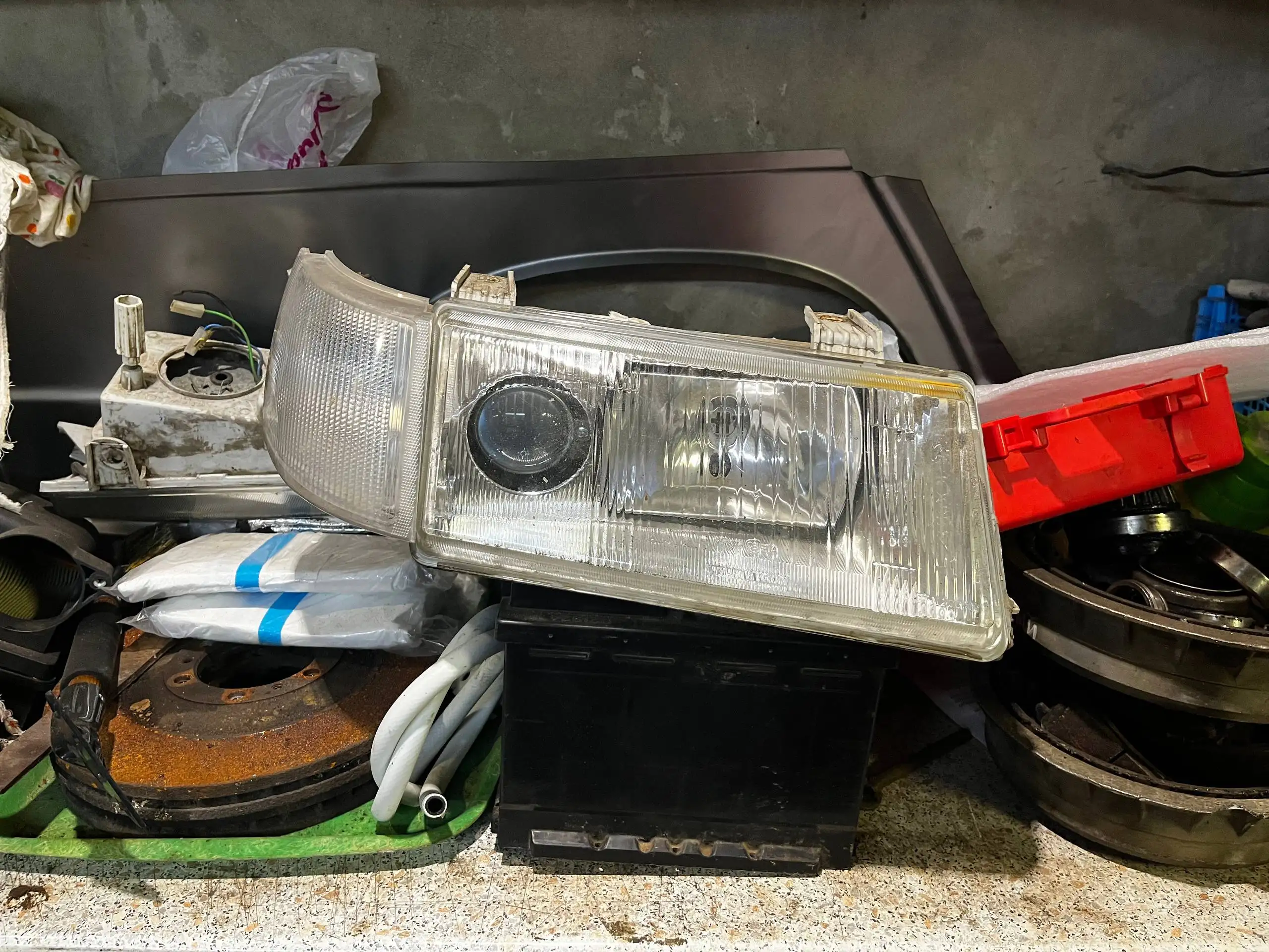 Продажа металлических крыльев для автомобиля - Кузовные детали (Запчасти) в Саратов