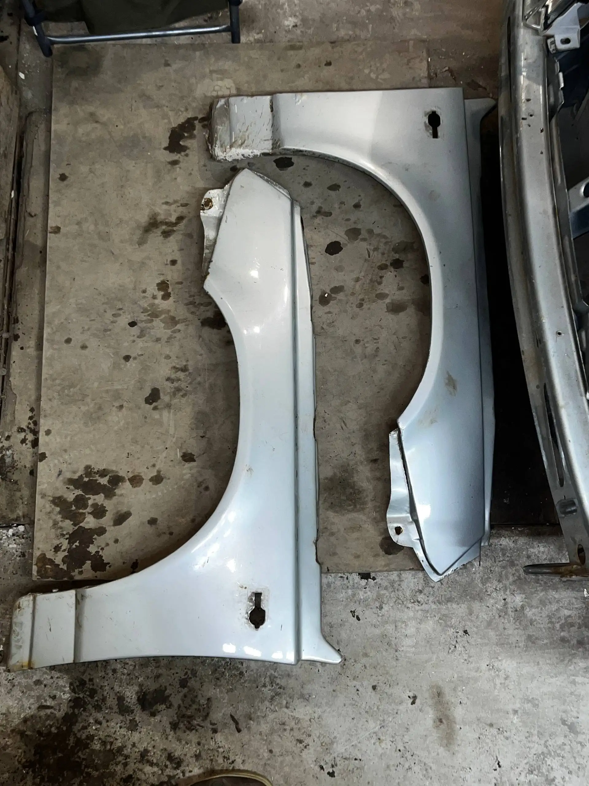 Продажа металлических крыльев для автомобиля - Кузовные детали (Запчасти) в Саратов