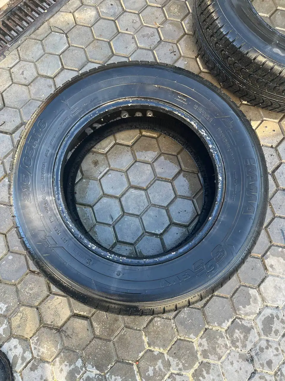Продам 2 шт R16 - откатал 1 сезон - Шины и диски (Авто) в Саратов