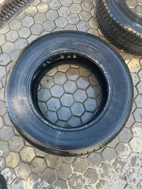 Продам 2 шт R16 - откатал 1 сезон - Внедорожники/кроссоверы в Саратов