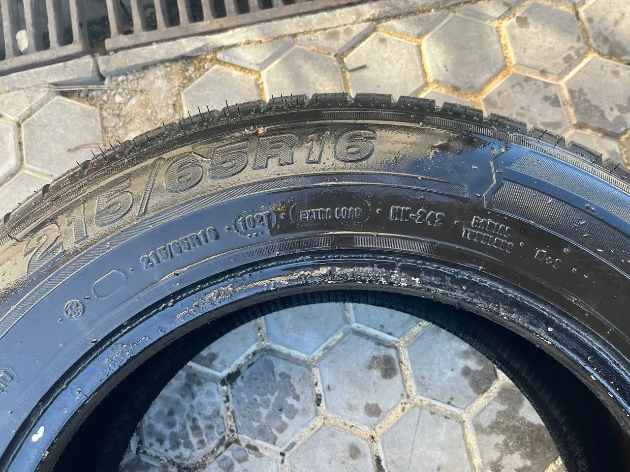 Продам 2 шт R16 - откатал 1 сезон - Шины и диски (Авто) в Саратов